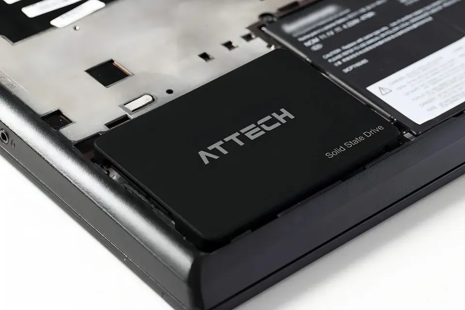 Disco De Estado Solido Attech - 240GBB SATA III 2,5" miniatura 3
